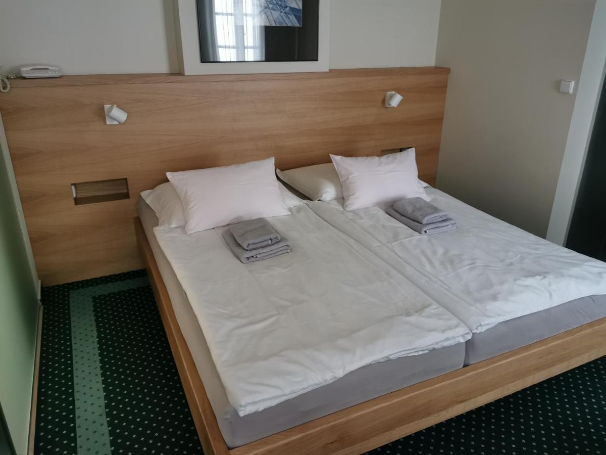 Hotel Vacek Pod Vezi Hradec Kralove Ngoại thất bức ảnh