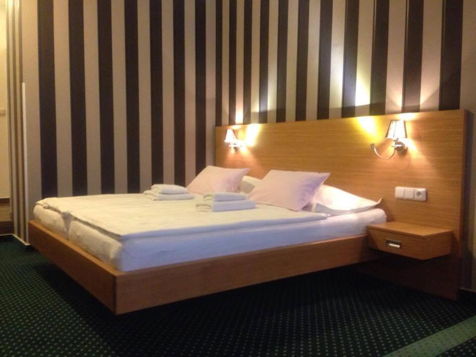 Hotel Vacek Pod Vezi Hradec Kralove Ngoại thất bức ảnh